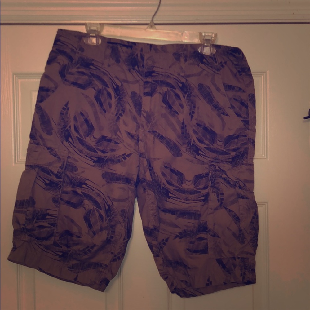 Unworn shorts with cargo pockets